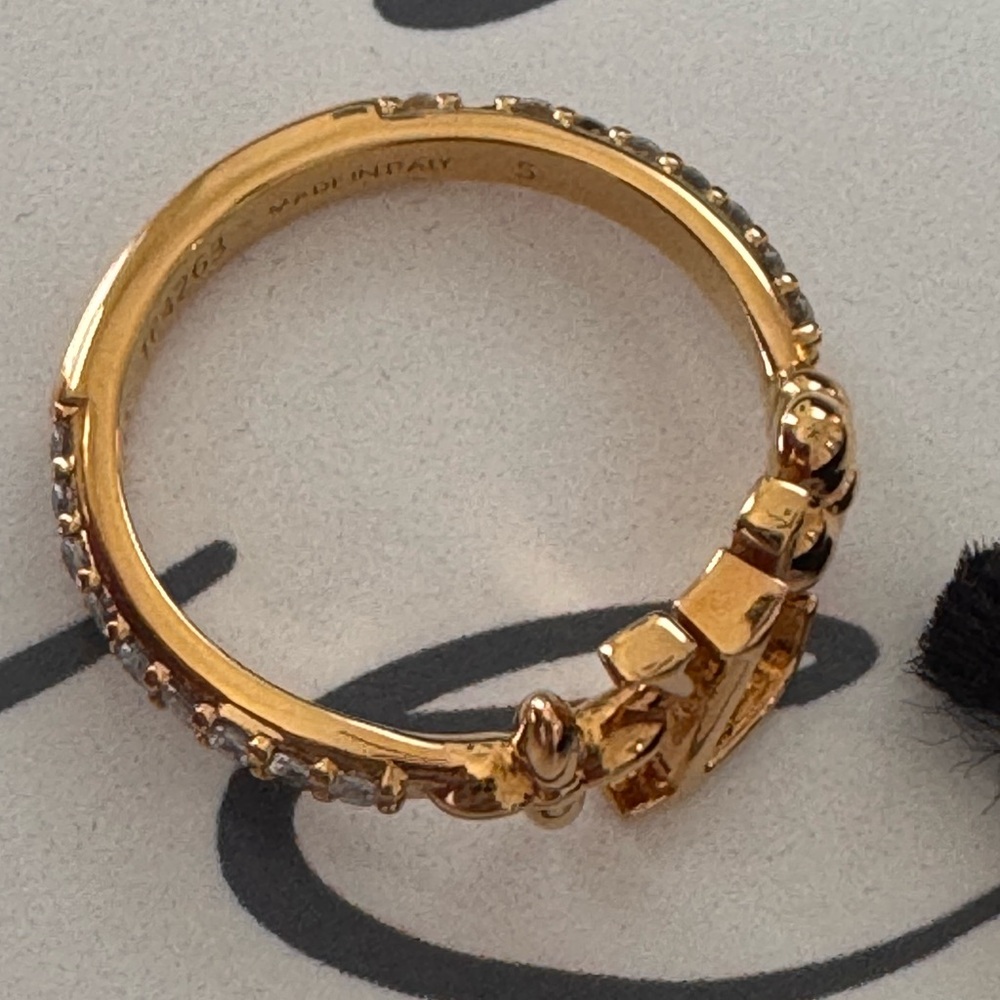 Louis Vuitton Gold Monogram Ring - Picture 6 of 6